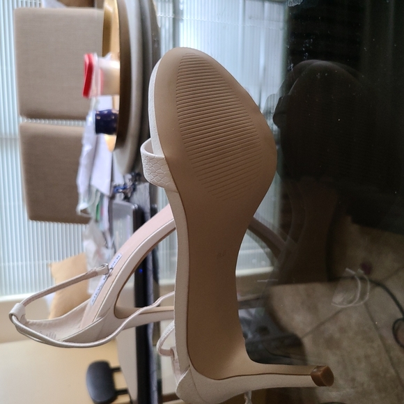 Steve Madden Shoes. - Picture 3 of 3